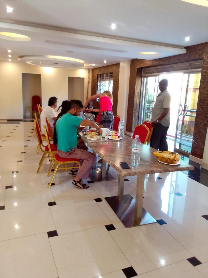 Royal Park Hotel Jinja Buitenkant foto