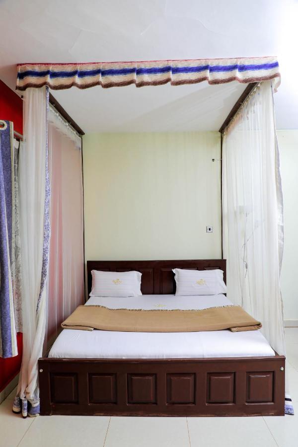 Royal Park Hotel Jinja Buitenkant foto
