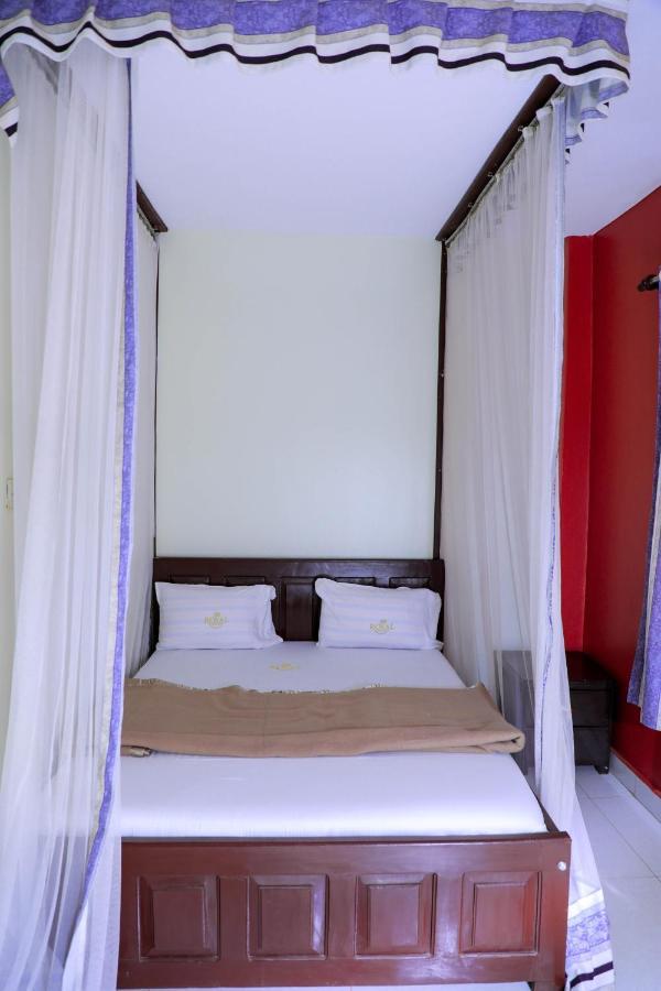 Royal Park Hotel Jinja Buitenkant foto