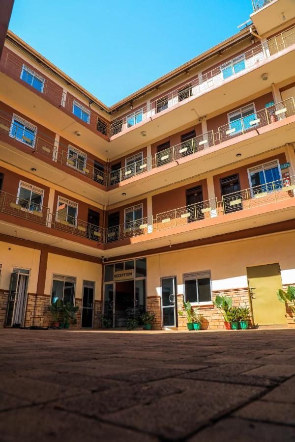 Royal Park Hotel Jinja Buitenkant foto