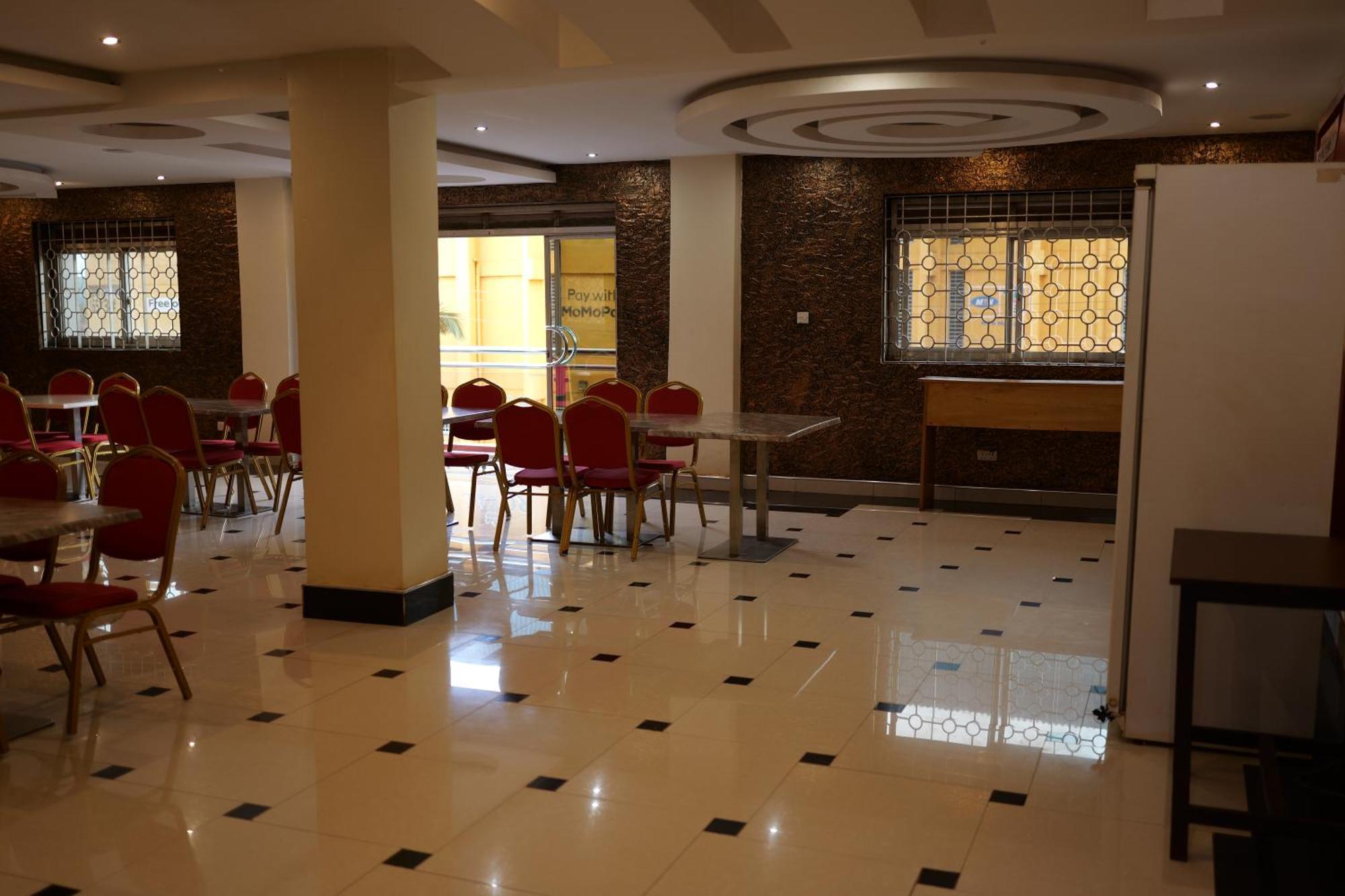 Royal Park Hotel Jinja Buitenkant foto